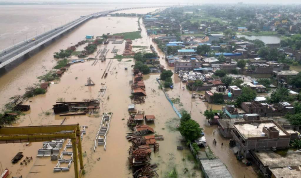 Bihar Floods in 14 Districts 5000 Schools Closed
